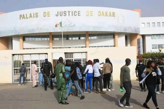 Sénégal-politique-justice-L’ancien parti au pouvoir demande au procureur de la République d’ouvrir une enquête et des poursuites contre le maire de Keur Massar Bilal Diatta.