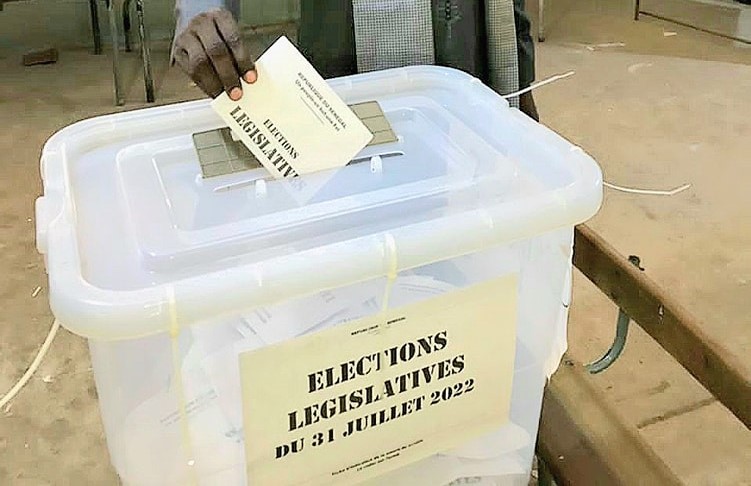 Plus de quarante (40) partis et mouvements de la mouvance libérale et démocratique ont décidé d’unir leurs forces et de constituer une alliance dénommée « Bloc des Libéraux et des Démocrates / TAKKU ».sénégal
