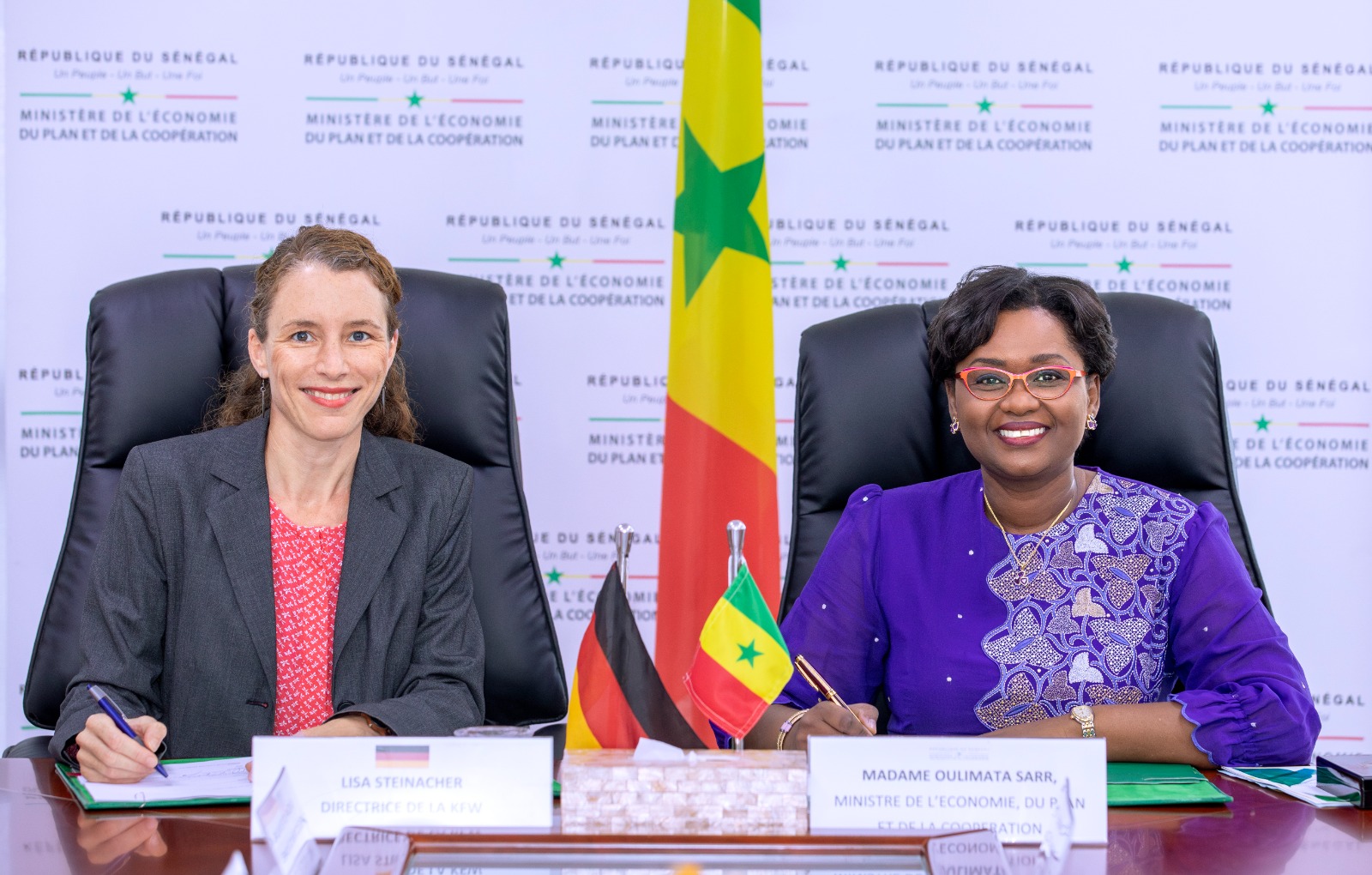 Le ministre de l’Economie du Plan et de la Coopération Oulimata Sarr et la directrice de la Banque allemande de coopération (KFW), Lisa Steinacher, ont signé hier, un accord d’un montant de 44,6 milliards de FCFA, qui entre dans le cadre du "Programme d'Appui Budgétaire pour le Renforcement de la Résilience Fiscale, Économique et Climatique" entre le Sénégal et l’Allemagne.