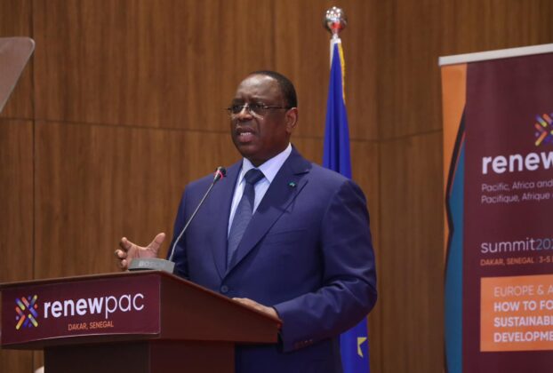 Macky Sall dénonce un système dominé par les marchés de capitaux, largement influencés par les États-Unis, rappelant que toutes les trois grandes agences de notation, Fitch, Moody’s et S&P, sont américaines.