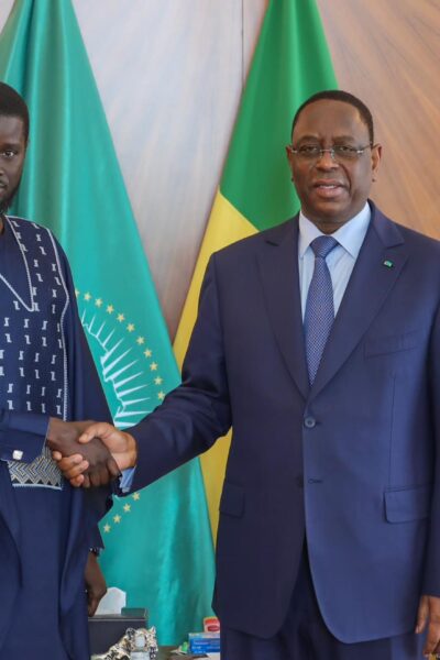 Le nouveau président de la République Bassirou Diomaye Faye a rencontré cet après-midi, le président sortant Macky Sall au palais de la République