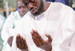 Pour perpétuer une vieille tradition à l'image de ses prédécesseurs, le Chef de l'État Bassirou Diomaye Diakhar Faye a effectué la prière de l'Aïd El-Fitr marquant la fin du mois béni du Ramadan à la Grande Mosquée de Dakar ce mercredi 10 avril 2024.