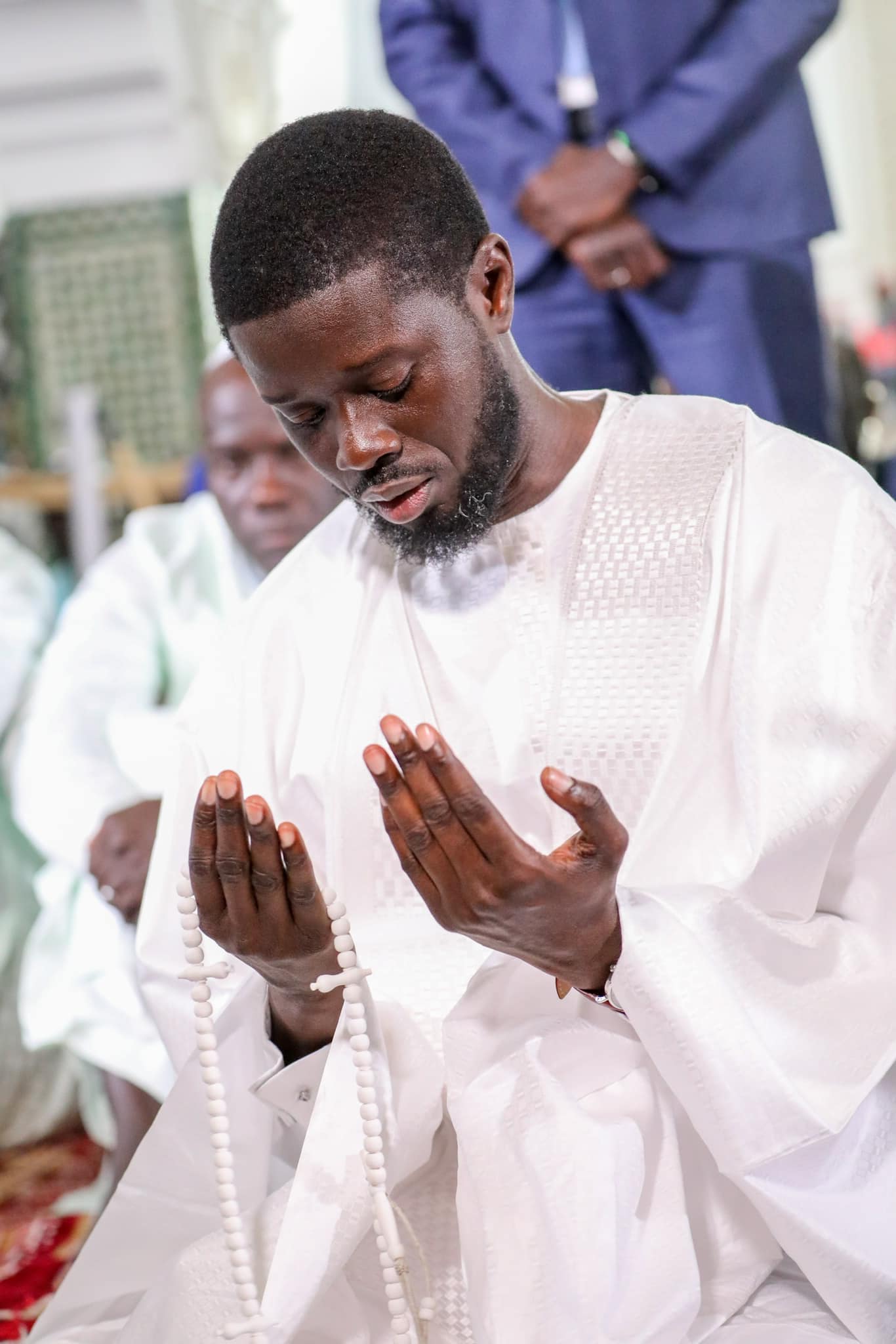 Pour perpétuer une vieille tradition à l'image de ses prédécesseurs, le Chef de l'État Bassirou Diomaye Diakhar Faye a effectué la prière de l'Aïd El-Fitr marquant la fin du mois béni du Ramadan à la Grande Mosquée de Dakar ce mercredi 10 avril 2024.