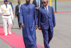le Président de la République, Son Excellence Bassirou Diomaye Faye, a été chaleureusement accueilli, avec tous les honneurs militaires, par son homologue de la Guinée-Bissau, Son Excellence Monsieur Umaru Sissoco Embaló.