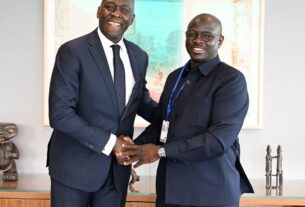 Réunions de Printemps du FMI et de la Banque mondiale, la délégation sénégalaise conduite par le Ministre des Finances et du Budget, Cheikh Diba a rencontré à Washington, le Directeur général de la Société Financière Internationale (SFI), Makhtar Diop et son équipe.
