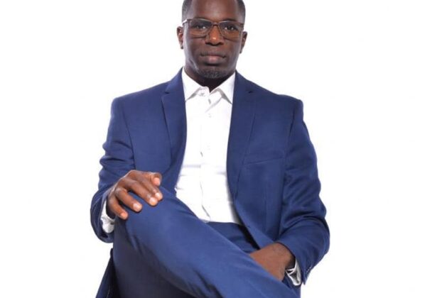 L’article 54 de la Constitution du Sénégal dispose clairement : « La qualité de membre du Gouvernement est incompatible avec le mandat parlementaire (...) Les modalités d’application de cet article sont fixées par une loi organique. »