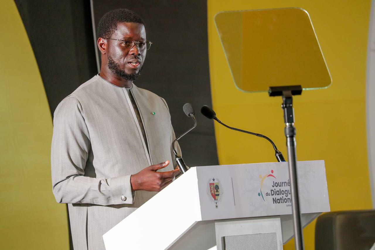 Le Président de la République, Bassirou Diomaye Faye, a présidé la cérémonie du Dialogue National sur le système politique