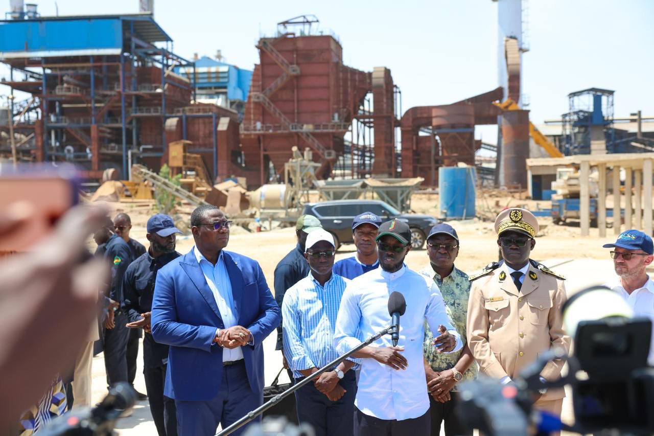 Dans le cadre de sa tournée économique dans le nord du pays, le Président de la République, Bassirou Diomaye Faye, s’est rendu ce 12 juin 2025 à Richard-Toll pour visiter les installations de la Compagnie Sucrière Sénégalaise (Css).