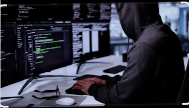 Kocc Barma, tristement célèbre pour avoir bâti sa notoriété sur la diffusion de contenus intimes