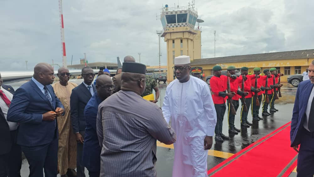 Le Premier ministre Braima Camara a reçu Julius Maada Bio Président de la République de Sierra Leone et Président en exercice de la CEDEAO