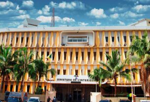 , le Ministre de l'Intérieur et de la Sécurité publique a, à titre conservatoire, décidé de relever de leurs fonctions les chefs de la Division des Investigations criminelles et du Commissariat spécial de l'Aéroport international Blaise Diagne.