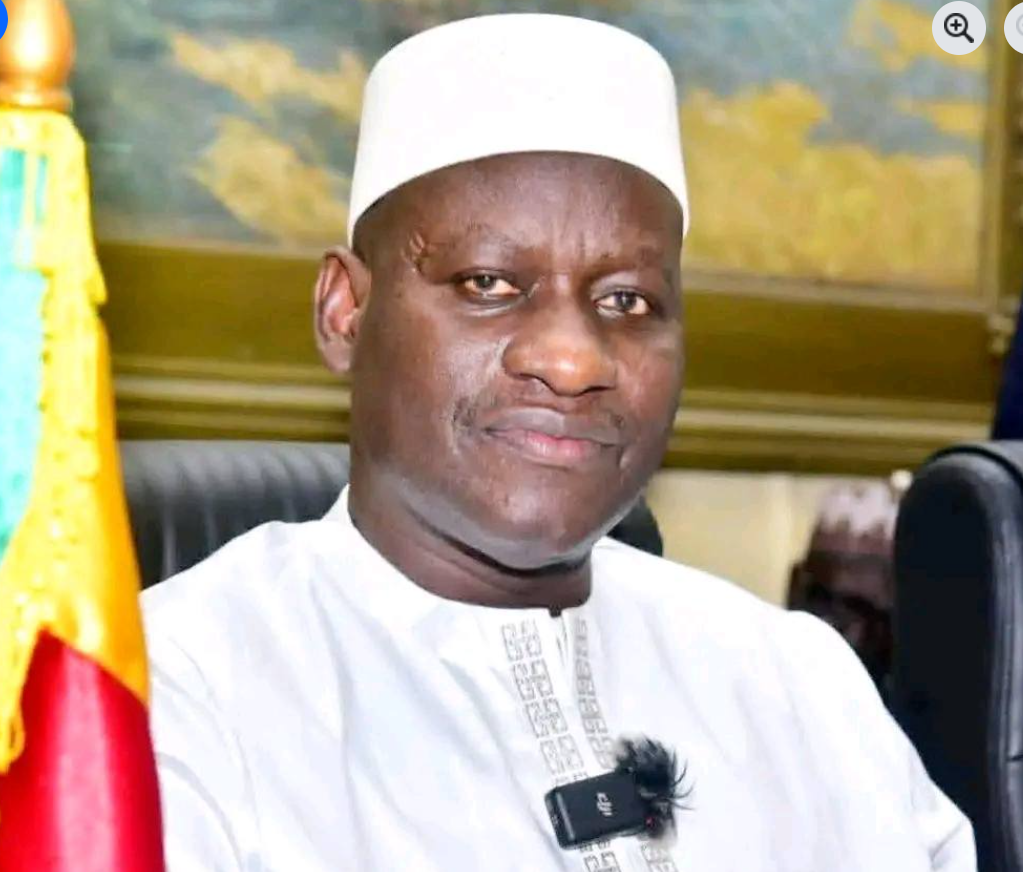 Abass Fall du parti présidentiel Pastef, a été investi maire de Dakar, la capitale sénégalaise