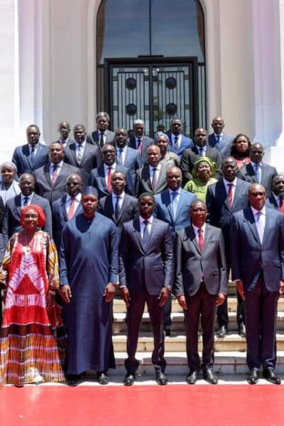 Voici la photo officielle du nouveau gouvernement sénégalais du président Bassirou Diomaye Faye et du Premier ministre Ousmane Sonko