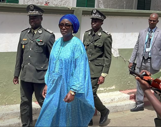 Le ministre de la justice, madame Yassine Fall, m'a répondu que 75 milliards de FCFA ont été donnés en 2021, 2022 et 2023 à la société Ellipse SA par l'État pour des bâtiments dont le taux de réalisation effective n'est que de 11% à peine