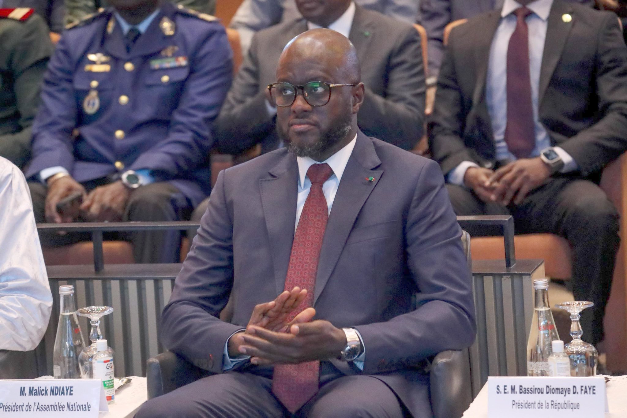 El Malick Ndiaye, le président de l’Assemblée nationale Sénégal, est accusé par son camarade de parti et député de Pastef Mouramani Kaba Diakite de gabegie et de mauvaise gestion.