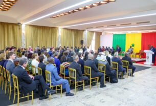 le Chef de l’État a mis en lumière les grands rendez-vous que le Sénégal s’apprête à accueillir, notamment la réunion de haut niveau préparatoire à la Conférence des Nations Unies sur l’eau, la 10ᵉ édition du Forum international de Dakar sur la paix et la sécurité en Afrique, ainsi que les Jeux Olympiques de la Jeunesse