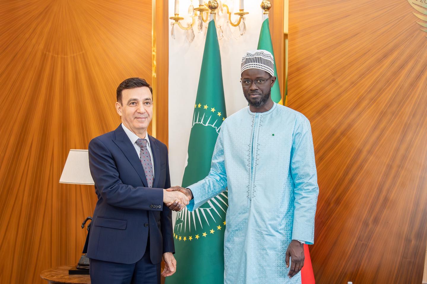 Le Président de la République, Bassirou Diomaye Faye, a reçu en audience, ce vendredi 13 février 2026, Recit SINANLI, Directeur général du groupe Sinanli, entreprise turque à l’origine de la construction de la raffinerie d’or ultramoderne implantée à Diamniadio.