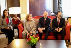 Bassirou Diomaye Faye, reçoit des hommes d’affaires espagnoles des groupes GB Foods et RIU Hotels & Resorts.