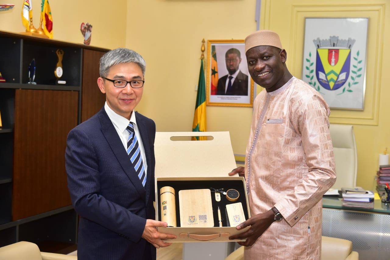 Les relations de coopération entre la République Populaire de Chine et le Sénégal se renforcent et se matérialisent par la prochaine visite du Maire de Dakar, Abass FALL, en Chine.